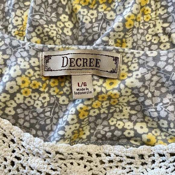 DECREE, SOFT & COMFORTABLE, FLORAL PEPLUM TANK TOP IN CREAM, YELLOW & GREY.SIZEL - Picture 4 of 5